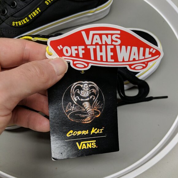 VANS x Cobra Kai Dojo Old Skool Low Skate Shoes Sneakers Black NWT B5.5 / W7 - Picture 9 of 9